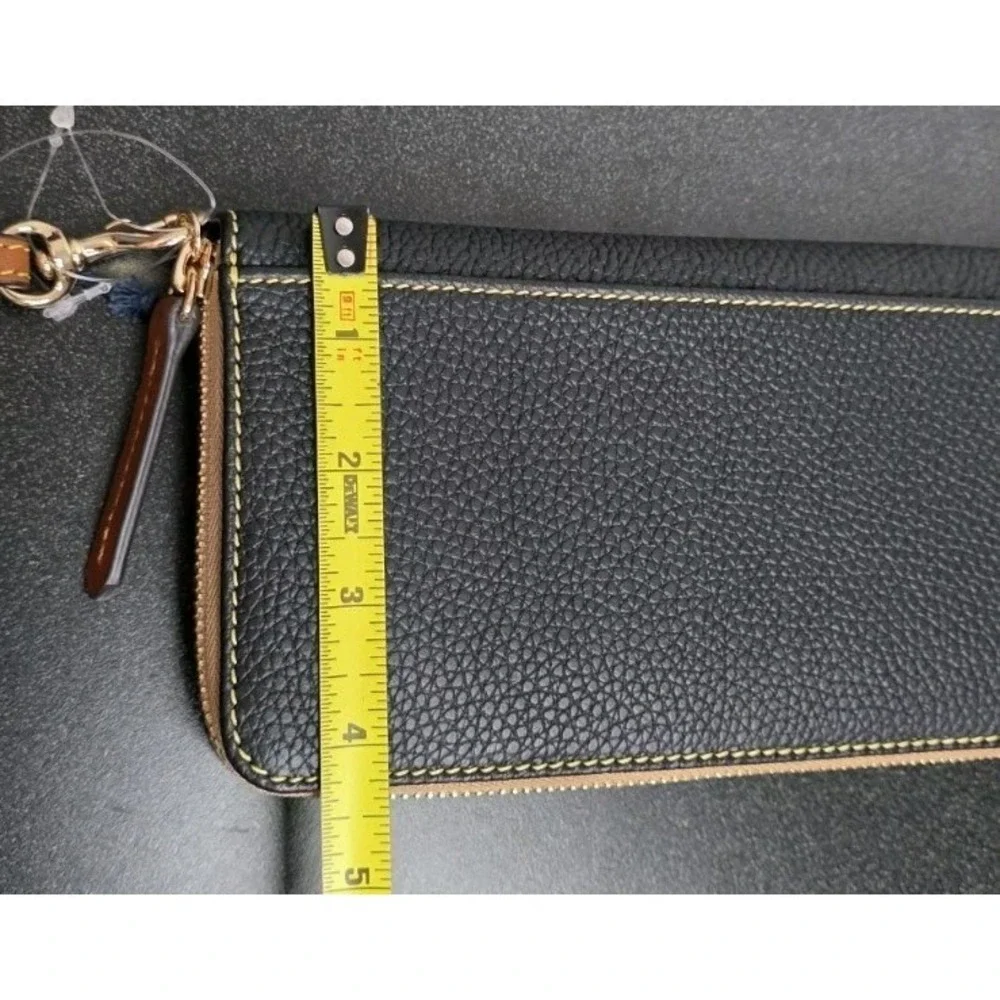 NEW Dooney‎ & Bourke Pebble Grain Big Zip Around Wristlet  Wallet Clutch Black